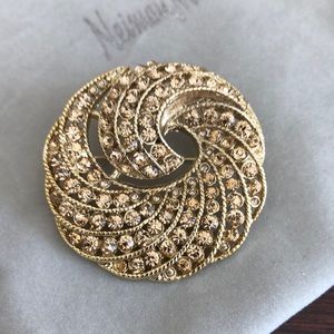 Beautiful gold rhinestone brooch with pin closing